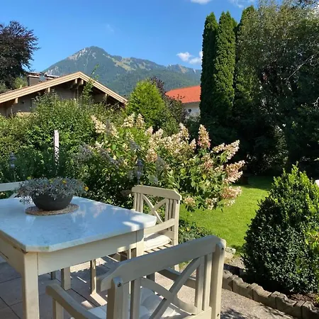 Charmantes Garten-apartment: Erholung Im Chiemgau