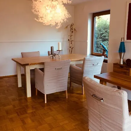 Charmantes Garten-apartment: Erholung Im Chiemgau * ウンターヴォッセン