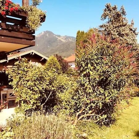 Charmantes Garten-apartment: Erholung Im Chiemgau Apartment *