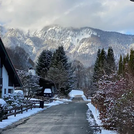 Charmantes Garten-apartment: Erholung Im Chiemgau * ウンターヴォッセン