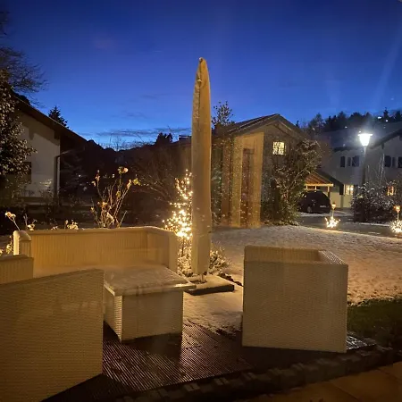 Charmantes Garten-apartment: Erholung Im Chiemgau Unterwoessen