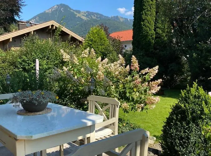 Charmantes Garten-apartment: Erholung Im Chiemgau