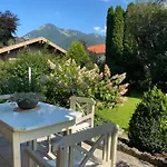 Charmantes Garten-apartment: Erholung Im Chiemgau