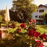 Daire Charmantes Garten-apartment: Erholung Im Chiemgau